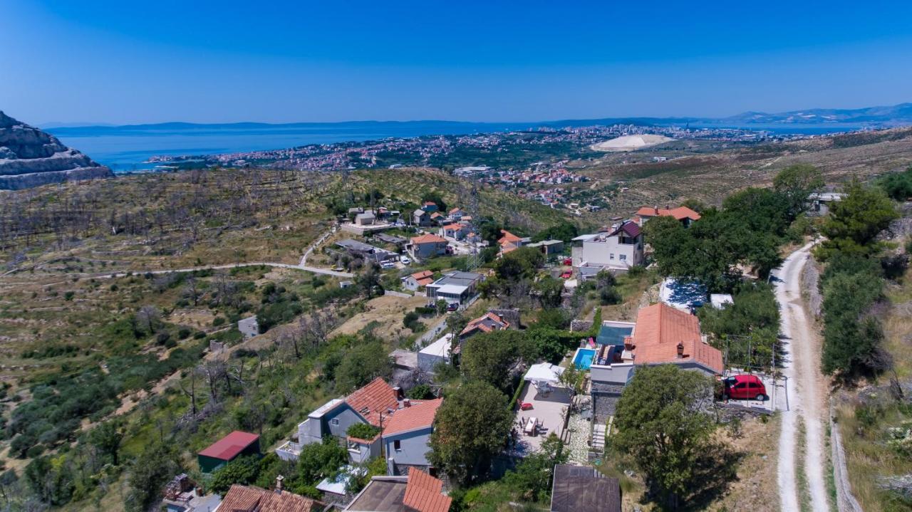 Villa Don Dan Zrnovnica Exterior photo