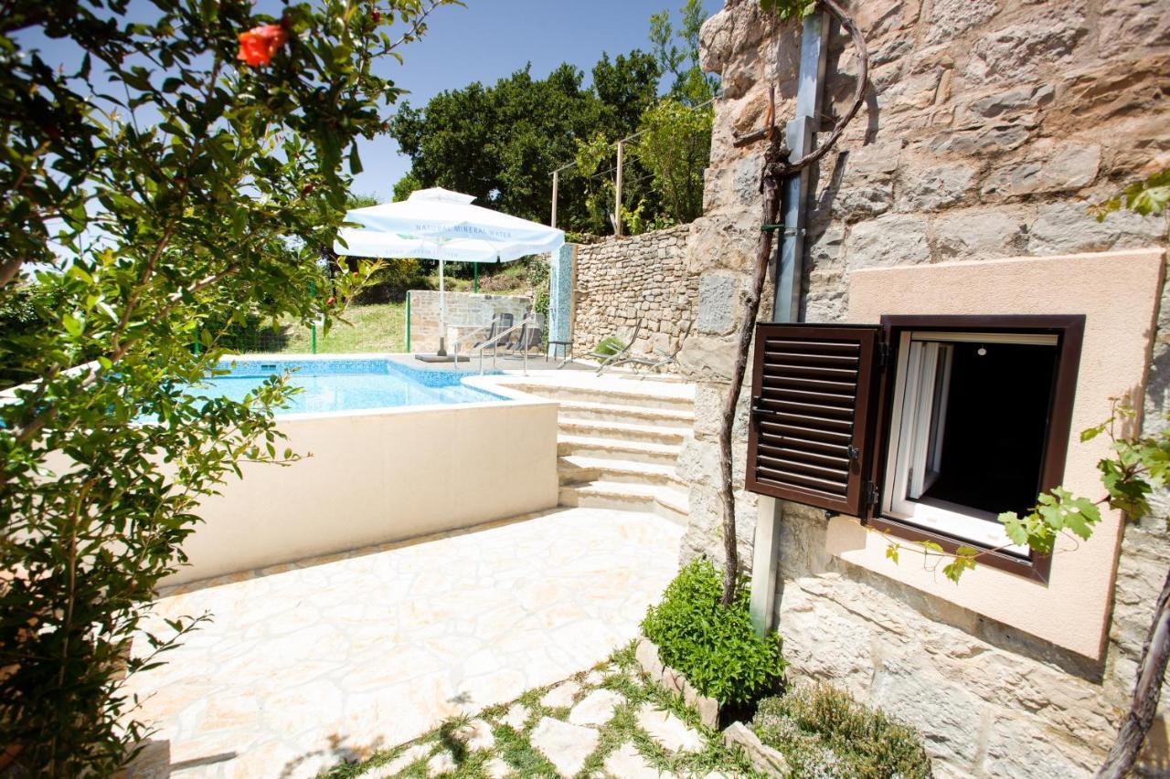Villa Don Dan Zrnovnica Exterior photo